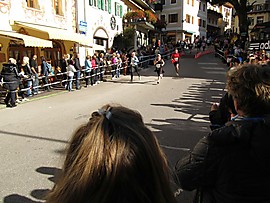 Petra mit vollem Karacho dem Ziel